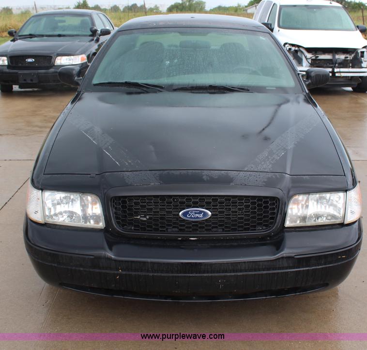 image for item H6966 2005 Ford Crown Victoria Police Interceptor