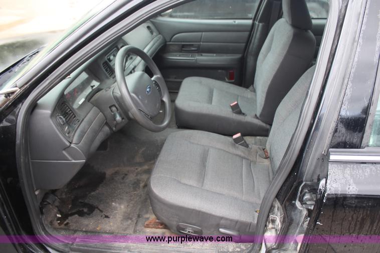 image for item H6966 2005 Ford Crown Victoria Police Interceptor