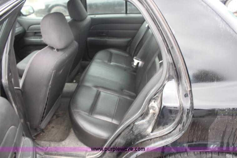 image for item H6966 2005 Ford Crown Victoria Police Interceptor