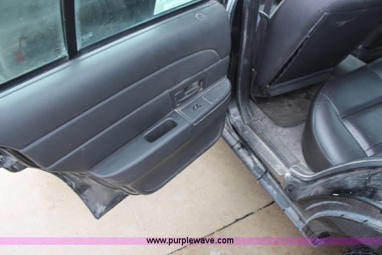 image for item H6966 2005 Ford Crown Victoria Police Interceptor