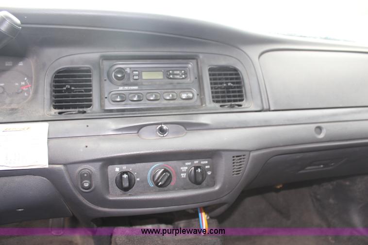 image for item H6966 2005 Ford Crown Victoria Police Interceptor