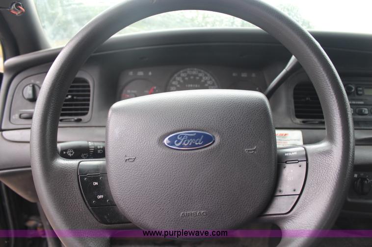 image for item H6966 2005 Ford Crown Victoria Police Interceptor