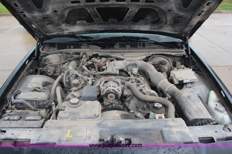 image for item H6966 2005 Ford Crown Victoria Police Interceptor