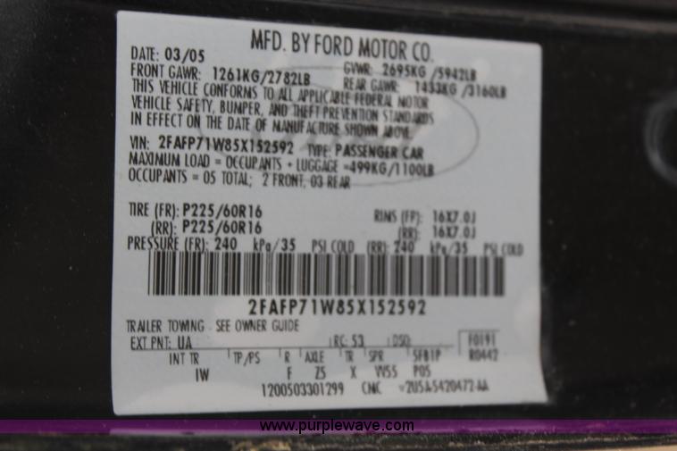 image for item H6966 2005 Ford Crown Victoria Police Interceptor