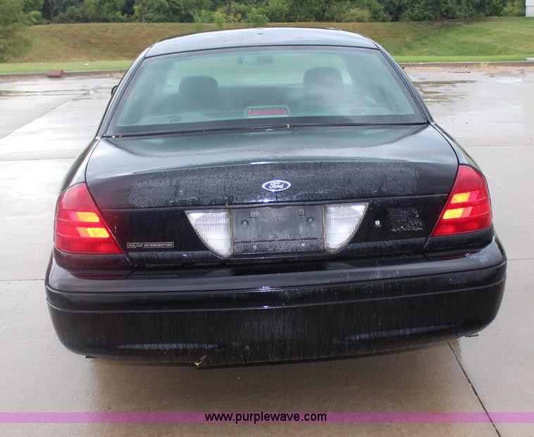 image for item H6968 2004 Ford Crown Victoria Police Interceptor