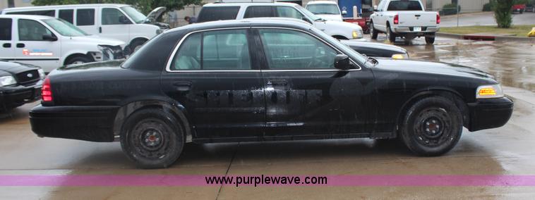image for item H6968 2004 Ford Crown Victoria Police Interceptor