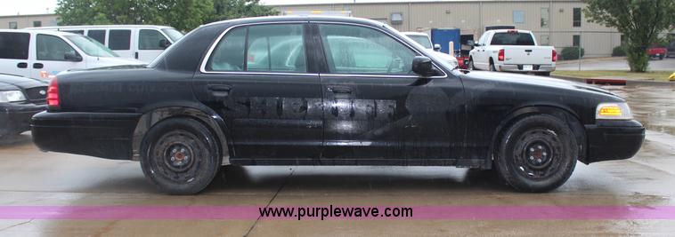 image for item H6968 2004 Ford Crown Victoria Police Interceptor