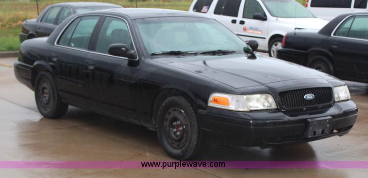 image for item H6968 2004 Ford Crown Victoria Police Interceptor