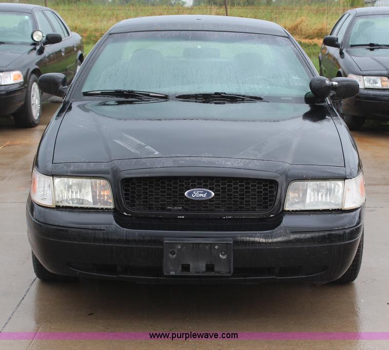 image for item H6968 2004 Ford Crown Victoria Police Interceptor
