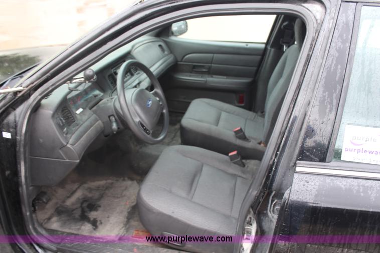 image for item H6968 2004 Ford Crown Victoria Police Interceptor