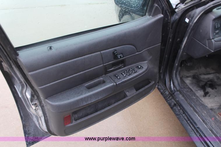 image for item H6968 2004 Ford Crown Victoria Police Interceptor