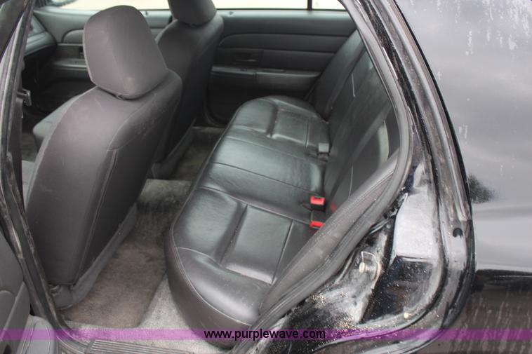 image for item H6968 2004 Ford Crown Victoria Police Interceptor