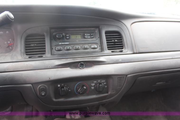 image for item H6968 2004 Ford Crown Victoria Police Interceptor