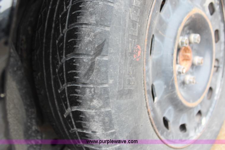 image for item H6968 2004 Ford Crown Victoria Police Interceptor