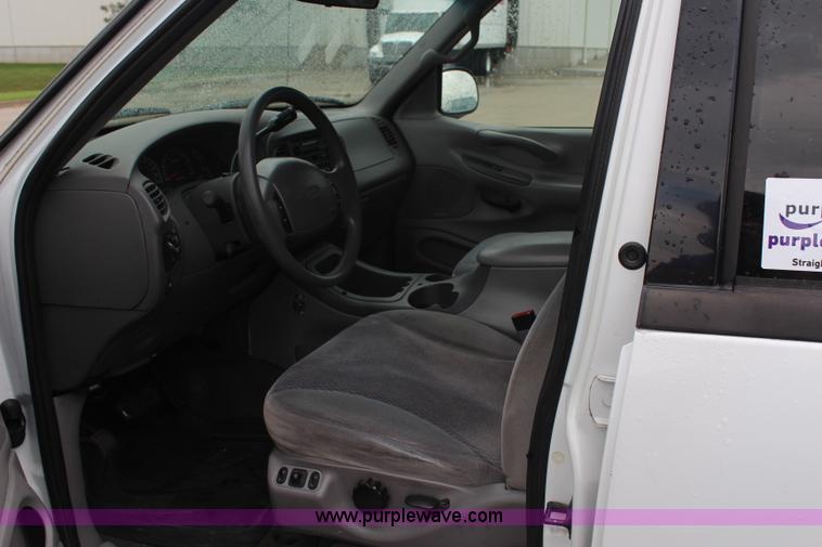 image for item H6970 1999 Ford Expedition XLT SUV