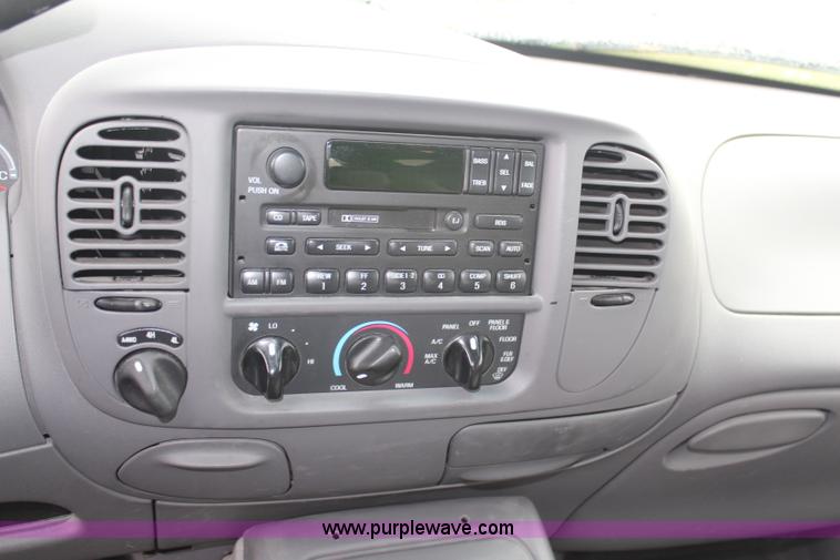 image for item H6970 1999 Ford Expedition XLT SUV