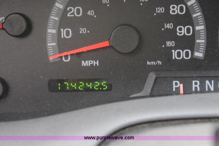 image for item H6970 1999 Ford Expedition XLT SUV