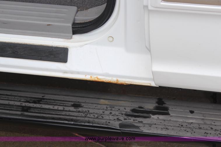 image for item H6970 1999 Ford Expedition XLT SUV