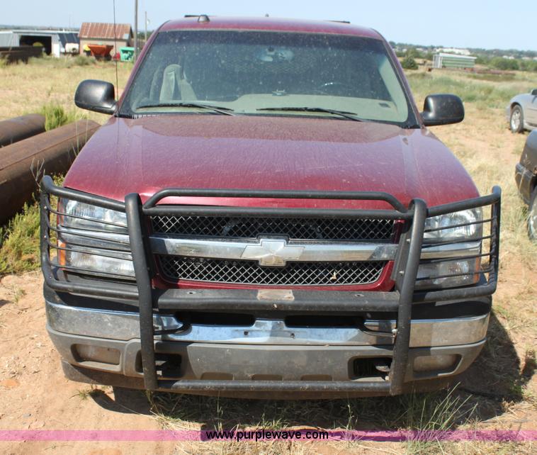 image for item H7350 2005 Chevrolet Silverado 1500 Ext. Cab pickup truck