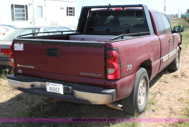 image for item H7350 2005 Chevrolet Silverado 1500 Ext. Cab pickup truck