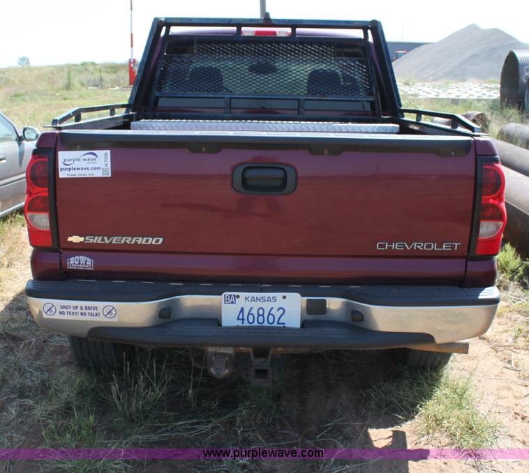 image for item H7350 2005 Chevrolet Silverado 1500 Ext. Cab pickup truck