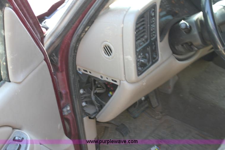 image for item H7350 2005 Chevrolet Silverado 1500 Ext. Cab pickup truck