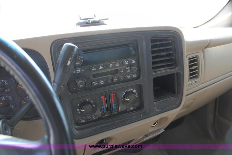 image for item H7350 2005 Chevrolet Silverado 1500 Ext. Cab pickup truck