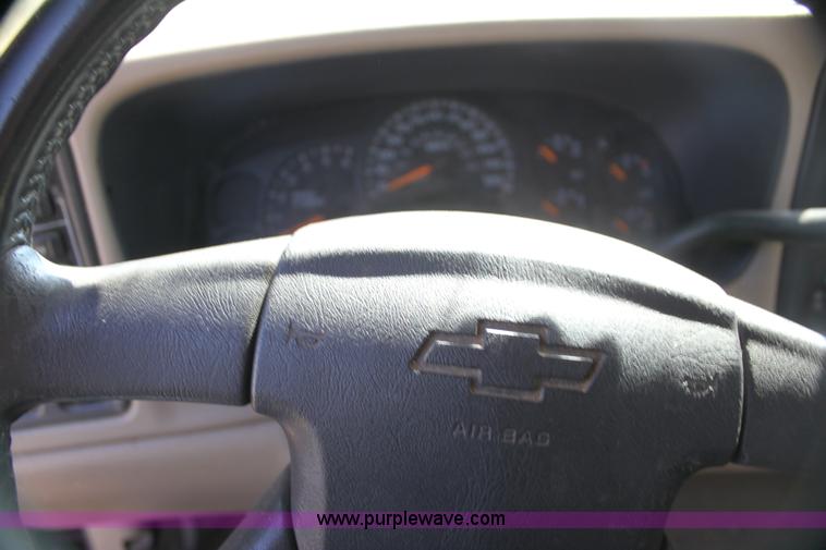 image for item H7350 2005 Chevrolet Silverado 1500 Ext. Cab pickup truck