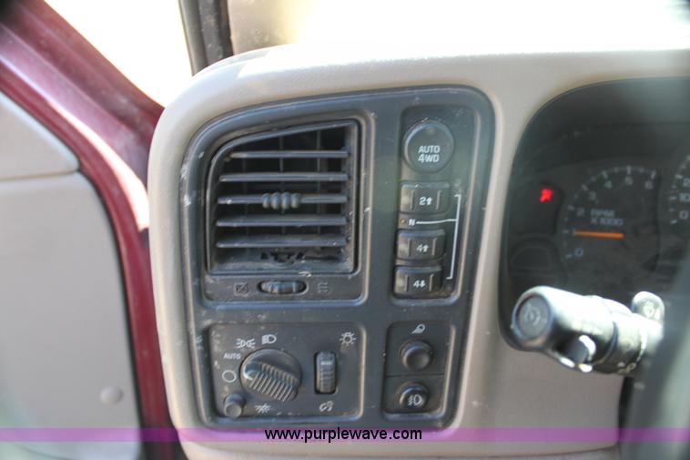 image for item H7350 2005 Chevrolet Silverado 1500 Ext. Cab pickup truck