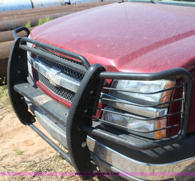 image for item H7350 2005 Chevrolet Silverado 1500 Ext. Cab pickup truck