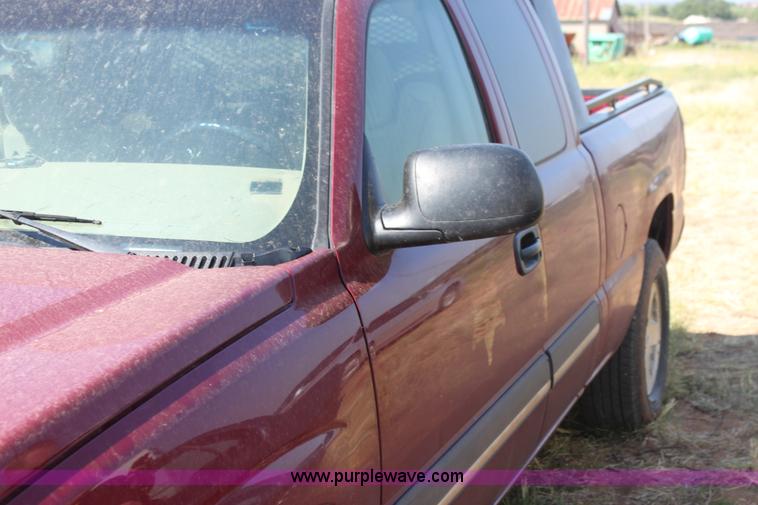 image for item H7350 2005 Chevrolet Silverado 1500 Ext. Cab pickup truck