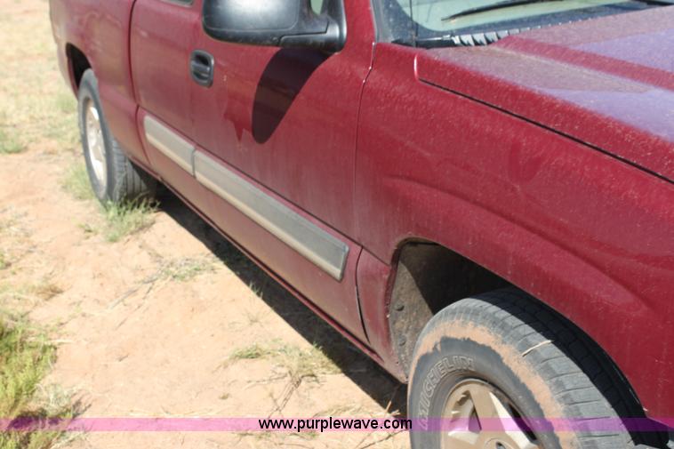 image for item H7350 2005 Chevrolet Silverado 1500 Ext. Cab pickup truck