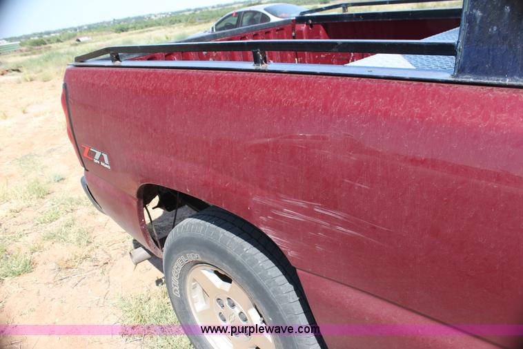 image for item H7350 2005 Chevrolet Silverado 1500 Ext. Cab pickup truck