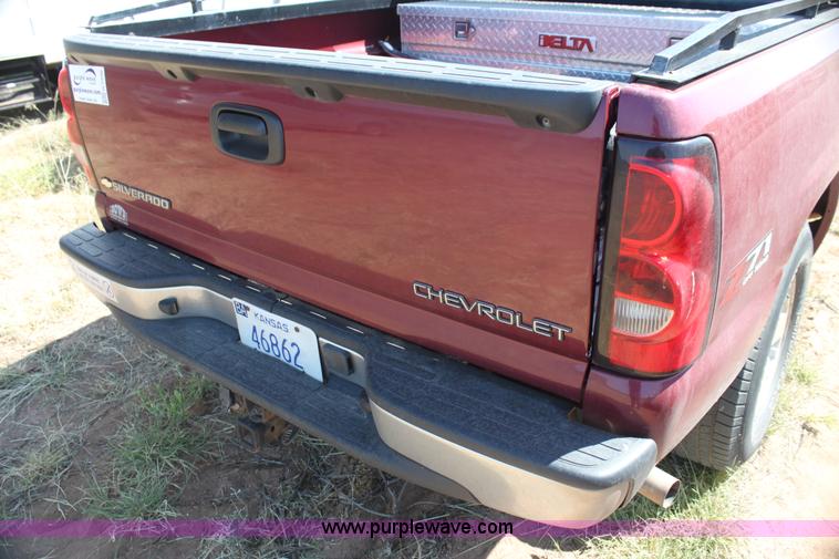 image for item H7350 2005 Chevrolet Silverado 1500 Ext. Cab pickup truck