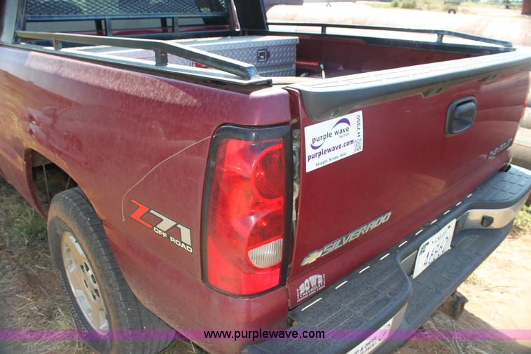 image for item H7350 2005 Chevrolet Silverado 1500 Ext. Cab pickup truck