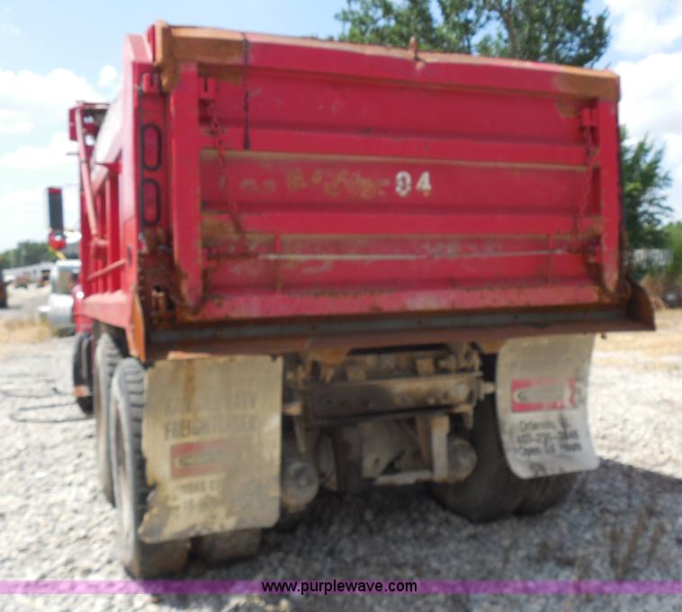 image for item H9752 1995 International 2554 dump truck