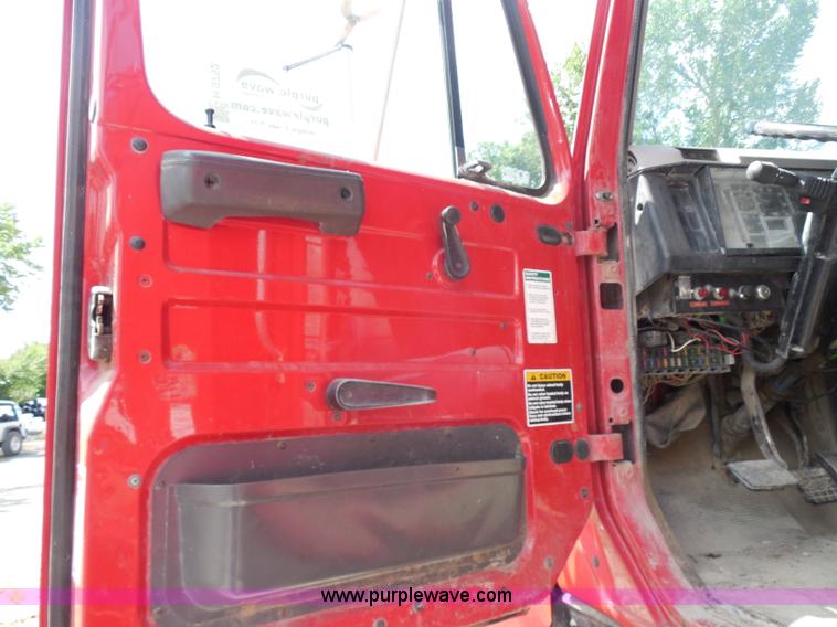 image for item H9752 1995 International 2554 dump truck