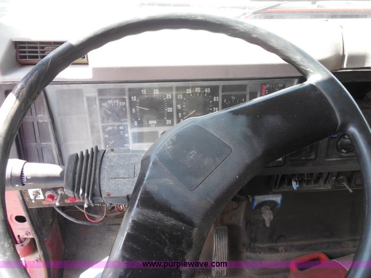 image for item H9752 1995 International 2554 dump truck