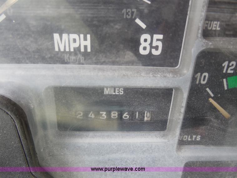 image for item H9752 1995 International 2554 dump truck