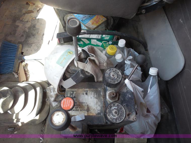 image for item H9752 1995 International 2554 dump truck