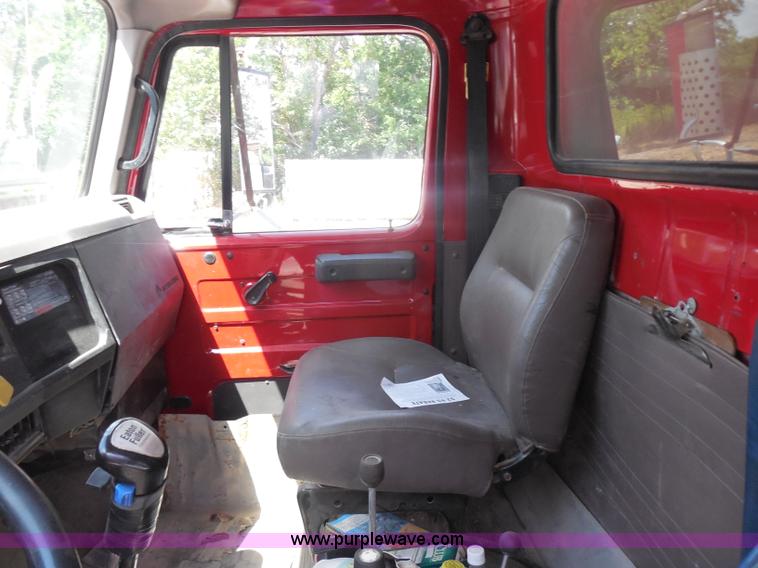 image for item H9752 1995 International 2554 dump truck