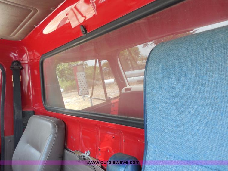 image for item H9752 1995 International 2554 dump truck