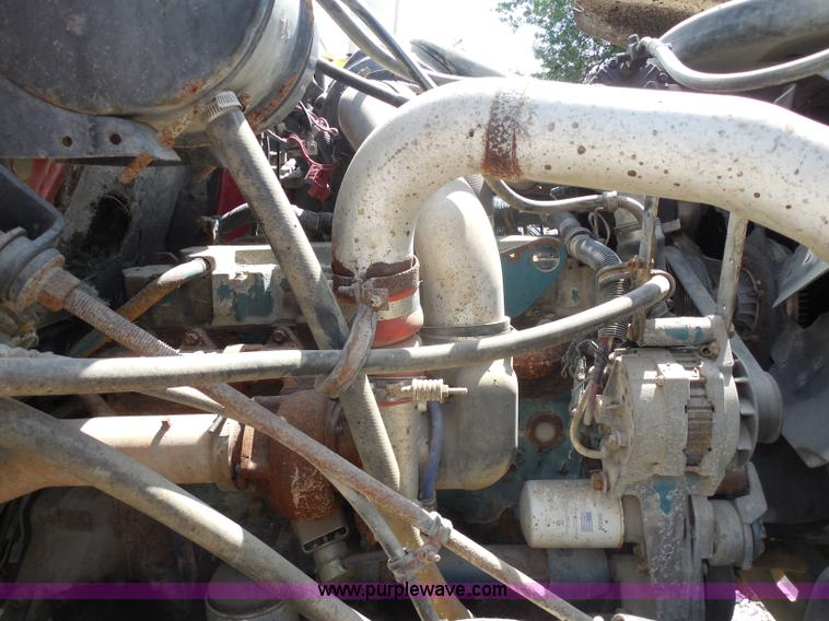 image for item H9752 1995 International 2554 dump truck