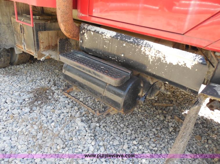 image for item H9752 1995 International 2554 dump truck