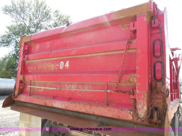 image for item H9752 1995 International 2554 dump truck