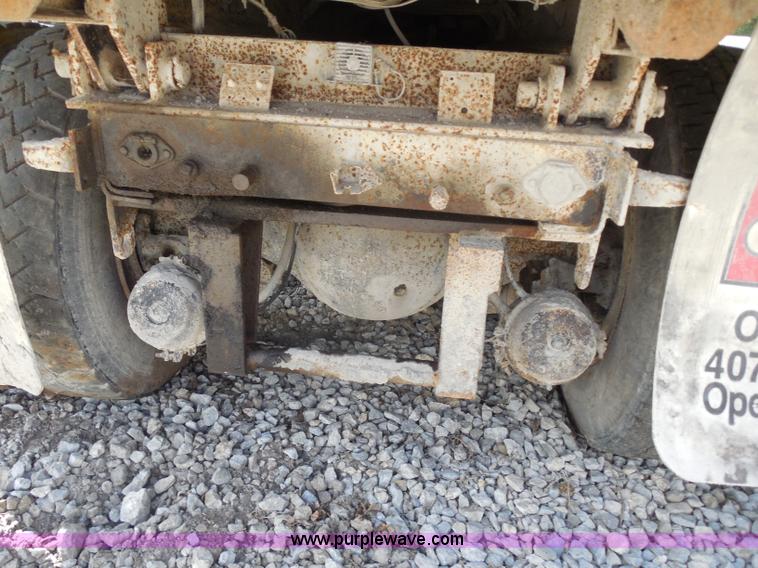 image for item H9752 1995 International 2554 dump truck