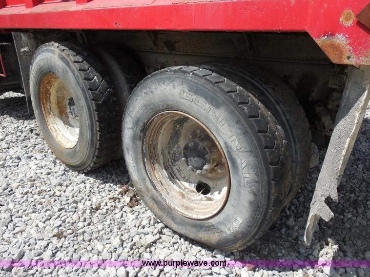 image for item H9752 1995 International 2554 dump truck