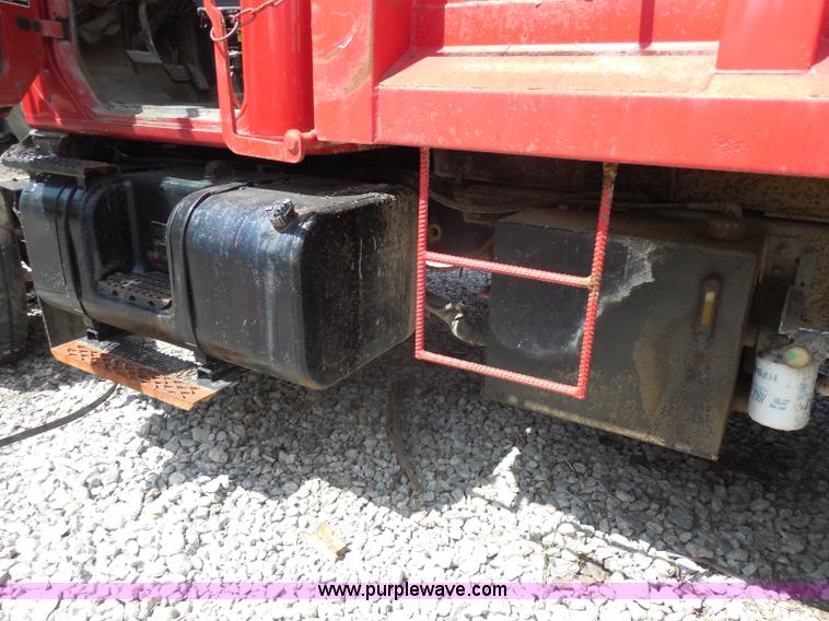 image for item H9752 1995 International 2554 dump truck