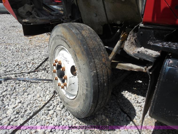 image for item H9752 1995 International 2554 dump truck