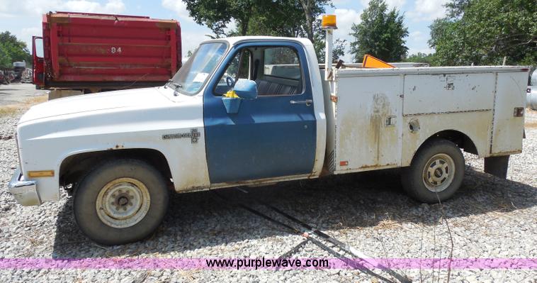 image for item H9753 1987 Chevrolet Custom Deluxe utility truck